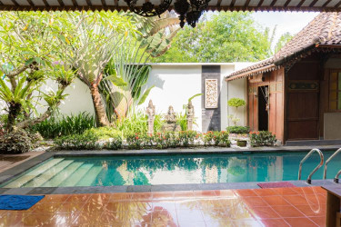 homestay-jogja-private-pool-gamelan-villa