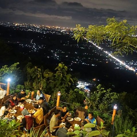 Keindahan malam The Manglung