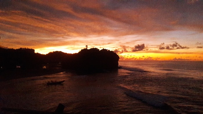 Menikmati senja di Pantai Kodok