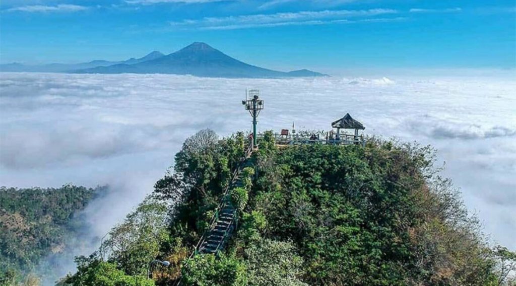PUNCAK SUROLOYO : Daya Tarik, Fasilitas, Rute - Homestay di Jogja