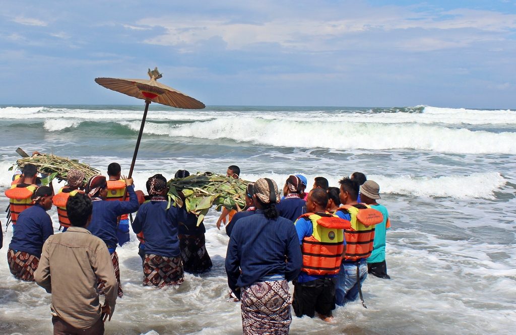 Upacara Adat Labuhan Parangkusomo